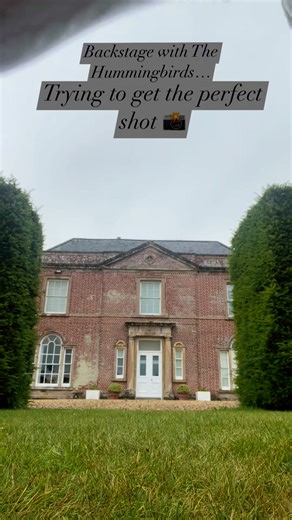 Backstage with The Hummingbirds trying to get the perfect shot but it always ends in a giggle! 🤭 Stay tuned for our photos 👯‍♀️ #thehummingbirdstrio #havingthebesttime #bekind #inaworldwhereyoucanbeanythingbekind #womenonlybekindevent #friendswhodancetogether #1950style #petticoats #goodfun #music | The Hummingbirds