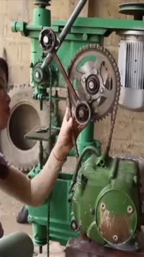 Genius Girl Manufacturing Automatic Wood Grain Lathe | Skilled Girl Mechanic Workshop