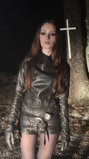 ginger rose💋 (@gingerosepalaza)’s videos with Dissolved Girl - Massive Attack