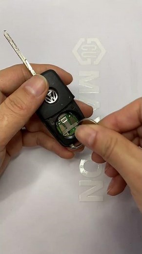 How to Replace the Battery in a Volkswagen Key Fob