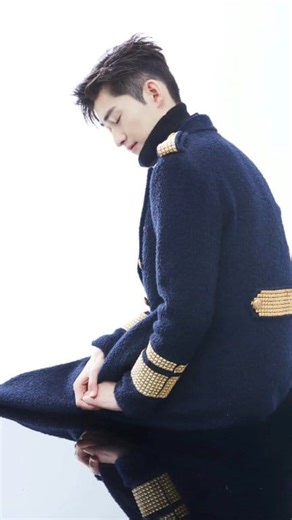 Feeling blue? Feeling gold? Feeling GOOD, all. #张翰 #TrươngHàn #HansZhang #ZhangHan | Meo Meo Trương Thiếu - for Hans Zhang