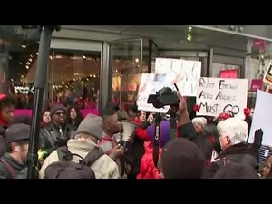 Protesters block Chicago store fronts