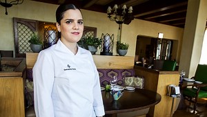 Women reclaim the kitchen: Valley's female chefs show defiance, determination in sexist restaurant industry