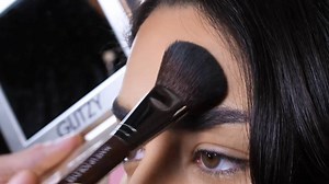 Learn how to use our new #LIMITEDEDITION and #EXCLUSIVE Glitzy Palette 😊 Highlight, Blush, Sclupt & Glitz for the perfect effortless summer glow 🌟 Get yours now ➡ https://bit.ly/2LHOzKg | MAKE UP FOR EVER