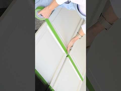 Turn old closet doors into incredible Christmas decor! 🤯