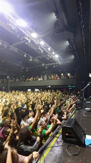 Don’t give up…have faith, have confidence…good over evil ❤️🙌🏼 “Undivided” live in São Paulo, Brazil 🇧🇷 September 21, 2025 🎥 captured by @nattykeyz 🙏🏼 #groundation #undivided #thepowerofmusic #rootsreggae | GROUNDATION
