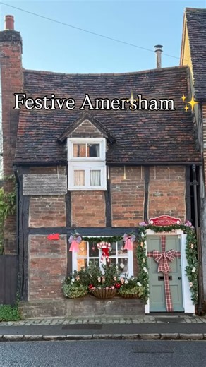 Amersham is glowing for the season ✨ The Old Town is looking extra magical, with twinkling lights and the cutest festive houses. If you’re craving a bit of Christmas spirit, come visit us, wander the streets, grab something warm, and get into the festive mood 🎄🤍 #visitamersham #christmasstreet #festivemood | VisitAmersham