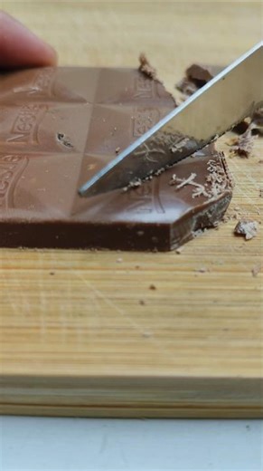 Cutting Nestlé Classic Fruit & Nut Chocolate Bar ✨🍬🐻