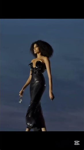 Versace FW23 + Imaan Hammam = Pure Runway Energy ✨#energy