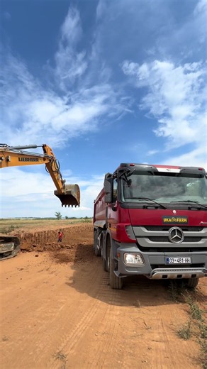 Mercedes Benz Actros 4148 Hitachi truck overview