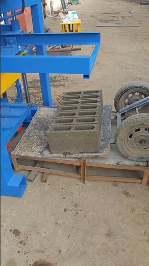 machine à fabriquer des briques parpaing agglos en ciment en Madagascar Mali Niger #brickmachine