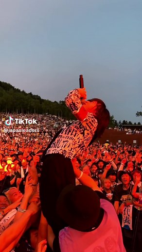 新しい学校のリーダーズ ライブパフォーマンス 2025
