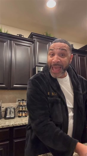 Lonnie Bee on Instagram: "Happy Thanksgiving 🦃 🌟 Get ready, theater lovers! Lonnie Bee Productions presents “Brooks Pl., Apt. 202”! 🎭 A must-see stage play written, directed, and starring Lonnie Bee himself! This is your chance to experience the magic live! ✨ 🗓️ Chicago: Feb 22, 2026 🗓️ Houston: Mar 15, 2026 🗓️ Washington DC: Apr 18, 2026 🗓️ Philadelphia: Sep 13, 2026 🎟️ Secure your tickets now at LonnieBeeyourjudy.com!"