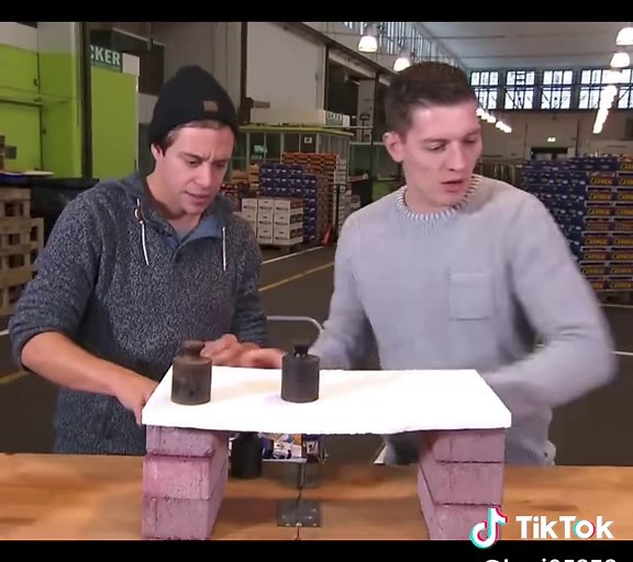 Part 6 Ohne Klinge schneiden?! | CheXperiment mit Checker Tobi | Die Entdeckershow #fyp #viral_video #deutschland🇩🇪 #berlin