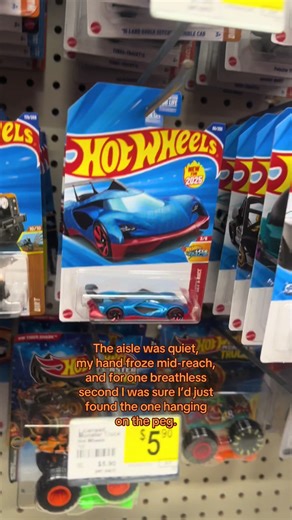 My heart jumped when I thought I’d finally found a Hot Wheels Treasure Hunt, only to flip it over and realize it was just a regular car wearing my hopes for a second. #hotwheels