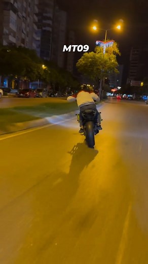 33K views · 7.8K reactions | Mt09 . . . . . #yamahamt #mt09 #mt10 #mt07 #bikerslife #motorcycle #bikelife | Maroon066 | Facebook