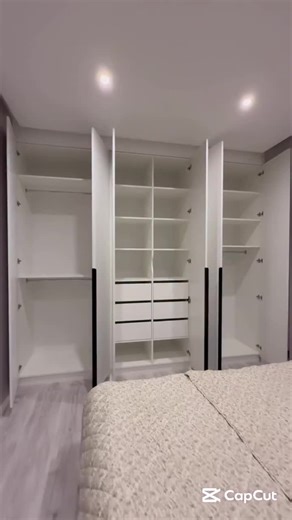 𝘿𝙄𝙎𝙀Ñ𝘼𝙈𝙊𝙎 𝙏𝙐𝙎 𝙄𝘿𝙀𝘼𝙎; 𝙈𝙐𝙀𝘽𝙇𝙀𝙎 𝘼 𝙈𝙀𝘿𝙄𝘿𝘼 ✓ 𝘾𝙤𝙩𝙞𝙯𝙖𝙘𝙞ó𝙣 𝙨𝙞𝙣 𝙘𝙤𝙨𝙩𝙤 ✓ 𝘿𝙞𝙨𝙚ñ𝙤𝙨 𝙥𝙚𝙧𝙨𝙤𝙣𝙖𝙡𝙞𝙯𝙖𝙙𝙤𝙨 ✓ 𝙈𝙖𝙩𝙚𝙧𝙞𝙖𝙡𝙚𝙨 𝙙𝙚 𝙖𝙡𝙩𝙖 𝙘𝙖𝙡𝙞𝙙𝙖𝙙 ✓ 1 𝙖ñ𝙤 𝙙𝙚 𝙜𝙖𝙧𝙖𝙣𝙩í𝙖 Asesora Comercial: 63084584 https://walink.co/d8fc58 Estamos ubicados en Calacoto Calle 20 Esq. Inofuentes Torre Ebano #estudiomobiliariozendoo #mueblesamedida #closet #closetdesign #closets #closetsmodernos #mueblecocina #mueblesdebaño #mueblesdeoficina #mueblesd