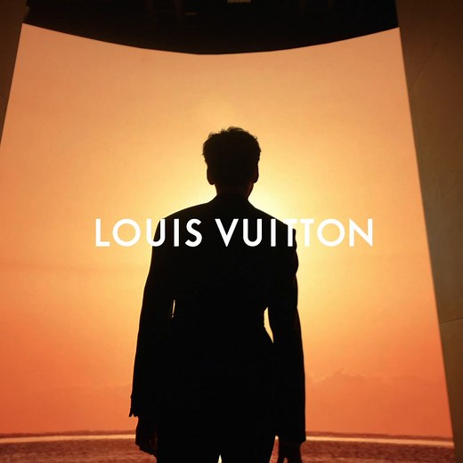 Gong Jun for the Tambour Horizon Light Up Connected Watch. Colorful and captivating, #LouisVuitton’s newest watch offers endless customization, vibrant LED animations, and an impressive sapphire glass digital display. Discover the watch. #LVConnected #LVWatches | Louis Vuitton