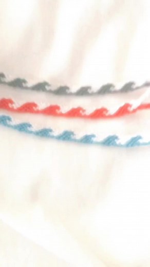 baby wave bracelets 🥺🌊 so easy to pair with bigger onesss #IAmLost #bracelet #bracelettutorial #string #summer #wave #diy #vsco #vscobracelets #fyp
