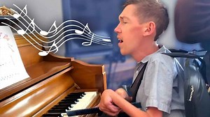 Disabled giraffe learns to play piano and sing