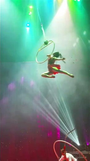 Both acrobats have undergone years of rigorous training to perform on stage🥳