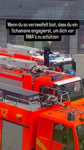 FeuerwehrMemes on Instagram: "• Was ist euer am wenigsten beliebtes Einsatzstichwort? 🚒📟 • Folgt uns für tägliche Memes und Story Aktionen 🚨🔥 #feuerwehr #Feuerwehrmemes #Feuerwehrmann #Feuerwehrfrau #Einsatz #Ehrenamt #Kameradschaft #Retten #Bergen #Löschen #Schützen #Meme #Memes"