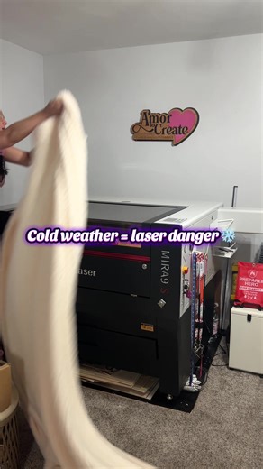 Cold weather can damage CO₂ lasers, especially the glass tube ❄️ That’s why I’m covering my machine during freezing temps to protect the glass components and avoid costly repairs. If your laser is in a garage or cold space, temperature control matters. Small precautions = longer laser life. Follow for more laser tips, safety, and ways to monetize your laser 💡 More tutorials on YouTube: AmorToCreateCrafts (English & Spanish) #LaserEngraving #CO2Laser #LaserSafety