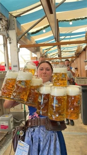 18 beers? No problem - at the Wenisch festival tent, they really celebrate women's power 🍻💪