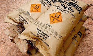 What is ammonium nitrate and what is it used for?