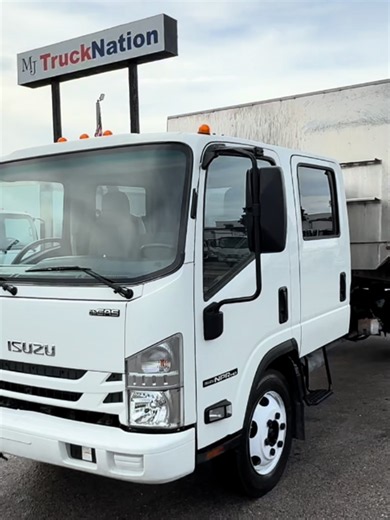 🚛 CREW CAB. ALUMINUM DUMP. BUILT TO WORK. Check out this 2021 Isuzu NPR-HD Crew Cab, equipped with a 14’ aluminum dump body and a powerful 6.6L gas engine. With plenty of room for the crew and a work-ready setup, this truck is built to handle the job. 💪 🔹 Stock #: P6843 🔹 6.6L Gas Engine 🔹 14,500 GVW 🔹 14’ Aluminum Dump 🔹 Crew Cab 🔹 53,651 Miles 💰 Selling Price: $58,980 Perfect for landscaping, construction, hauling, debris removal, and more. 📲 DM us today for more information, financi