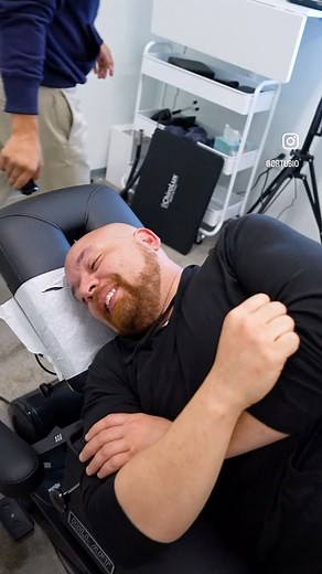 LOUDEST Back Crack EVER?!😱 #asmrsounds #chiropractic #satisfyingvideos #need #reactionvideos | Dr. Alex Tubio