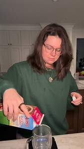 ✨ full day of eating ✨ eating in a calorie deficit prioritizing protein and fiber whenever possible! 🥣 hard boiled eggs, air fried sweet potatoes and cottage cheese for breakfast 🥪 sandwich on low carb bread with mustard, turkey, Swiss cheese, and pickles for lunch with grapes and a mandarin 🍔 Greek turkey burger on a salad with golden potato wedges for dinner 🍦 cbocolate protein ice cream from the creami with thin mints and sprinkles Comment RECIPE and I’ll send you the link to my Greek tur