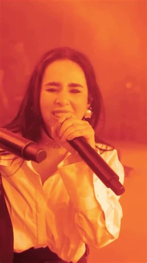 Sunanda sharma live show with fan singing ￼🎤 #sunandasharma #concert #lifeisbutadream #love #live