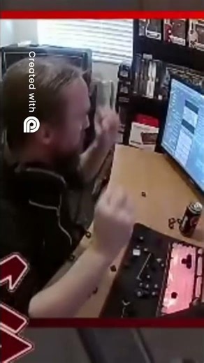 Streamer Rage Quits After Getting Eliminated! Keyboard smash!