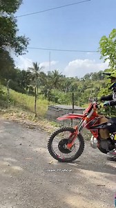 1.4M views · 6.2K reactions | Adivina adivina fuap #team 77 oficial #moto #motocross #monteo #racing #videos #humor #motorbike27 #gobeyond #enduro #offroad #portugal #ericeira #ericeiralovers #honda #crf #crf300 #crf300l #dualsport #adventure #motorcycles #offroadmotorbikes #offroadcars #cars | Woodland Siberians | Facebook