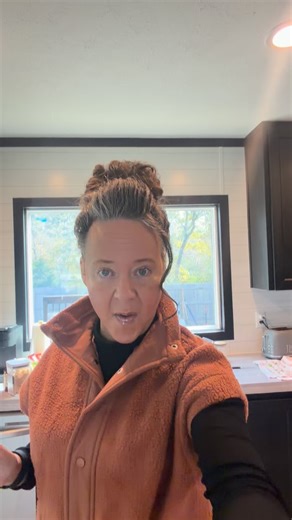 Quick one sheet lunch pan! Salmon and broccoli duet ❤️ spray with avocado oil season with garlic, salt, dill and onion powder. Bake in the oven at 400 for 30 minutes and then turn to Broil until crispy on top. ￼#getyourprotein #cleaneatinglifestyle #quickandeasy #onesheetpanmeal | Gretchen Daniels