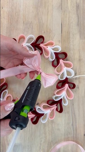 Galentine’s Party Craft: DIY Felt Heart Wreath (So Easy!)