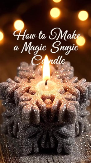✨🕯 Magic Snowflake Candle DIY (So Easy, So Beautiful!) 🕯✨ It’s December 1st — let’s kick off the season with a cozy, beautiful craft that looks straight out of a holiday movie! ❄️ This Magic Snowflake Candle takes just minutes, but WOW does it sparkle. Perfect for: ✨ Christmas tables ✨ Winter décor ✨ Handmade gifts What you need 👇 • White pillar candle • Baking soda • Iridescent glitter • Clear glue • Small brush • Ribbon This frosted effect looks magical when the candle is lit — and your hom