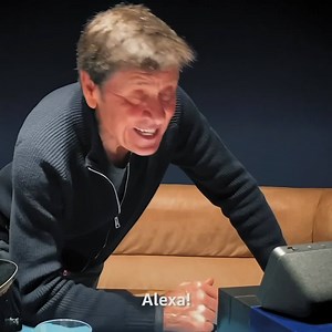 “Banane e Lampone” come non l’avevi mai sentita! Ascolta l’esclusivo duetto tra #Alexa e Gianni Morandi, ti basta dire semplicemente: “Alexa, canta con Gianni Morandi”. 🎶 #AskAlexa #Sanremo2021 | Amazon.it