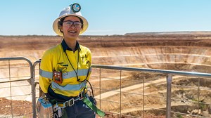 MEET JHOBIE | Ramelius Resources Jhobie Verdejo is a Production Engineer at Mount Magnet Gold Mine in Western Australia. Jhobie shares the endless opportunities she has had working in gold mining and why she loves coming to work every day. Explore 190 vacancies in gold now on Gold Jobs: https://bit.ly/GoldJobsAu Find out how you can get into engineering roles like Jhobie: https://bit.ly/3gl8BLv Discover a career in gold with Ramelius Resources: https://bit.ly/31PNEko #heartofgold #gold #goldmini