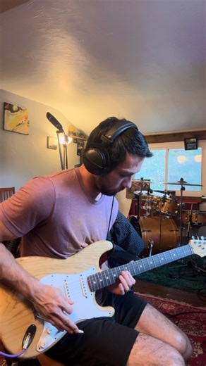 Recording a lead guitar part for a track I’ve been working on with @zackwiesinger. My first instinct for lead is to use an overdrive, but I’m always pleasantly surprised when I go clean with a lot of spring reverb. It changes the way I play in a way I enjoy. More space. I also discovered something new with the strat - picking the high strings closer to the bridge results in a stronger fuller sound which is the opposite of what happens on the lower strings. Gear chain: Fender Strat > MXR Dyna Com