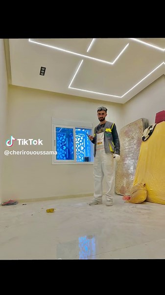 Décoration LED et peinture pour plafond salon en placo avec LED profile