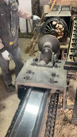 76K views · 188 reactions | Workers Loading a Large Log onto Machinery 蝹 #Logging #TimberIndustry #ManualLabor | Hilarious Clips | Facebook