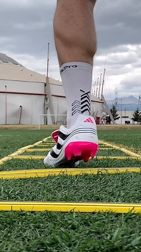 adidas Predator Precision .3 Remake 🤙🏻 Mira la reseña completa y la prueba en campo en nuestro canal de YouTube 🔥 . #adidas #PredatorPrecision #Remake #BetthoAlvarez #BetthoLewandowski #FutbolistasYouTube | Futbolistas