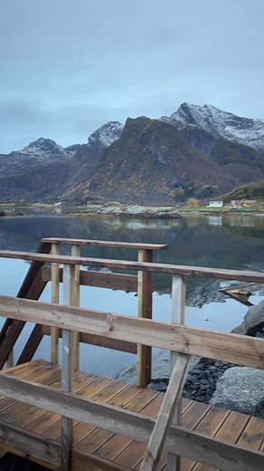 Das Nordmeer direkt vor der Haustür und eine gewaltige Natur um uns herum 😘 #zieglersreisewelt #skarungen #fürdichunterwegs #reisenmachtglücklich #lofoten #weltenbummler #arcticearth | Zieglers Reisewelt