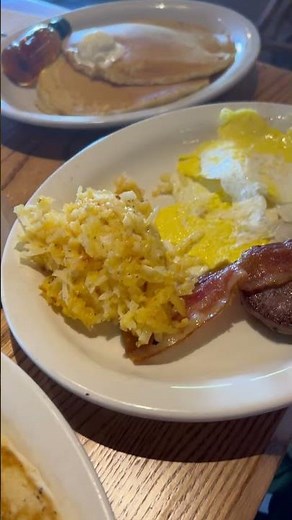 Breakfast in Cracker Barrel || pancake with egg and bacon