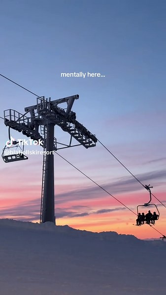 Væri svooo til í þetta núna 🥹 #skiresort #blafjoll #skiing #snowboarding #fyp