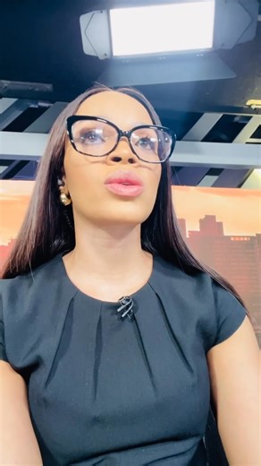 The Autocue Operator was sabotaging Me lol.I’m sure bendiPunisher for being late ndimke nakuloMake Up room ndingagqibanga neenwele 😌 | Lisakhanya Pepe