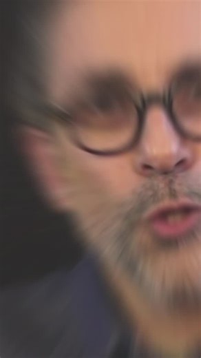 Michel Levy Provençal on Instagram: "2029 c'était mardi dernier. La singularité que Kurzweil prédisait pour dans 4 ans, Musk annonce qu'on y est déjà. Et les signaux sont partout. L'IA ne se contente plus d'apprendre. Elle code d'autres IA. Elle se réinvente. Pendant qu'on débat de son impact futur, elle transforme notre quotidien. Prenez le vibe coding : vous décrivez une app en français, l'IA la construit. Python, Javascript en deviennent obsolètes. La programmation se transforme en discipline