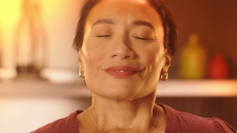 Tiger Balm Pain Relieving Ointment Ultra Strength Non-staining, 1.7 Ounce